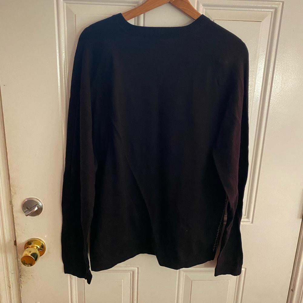 Structure patterned crew neck